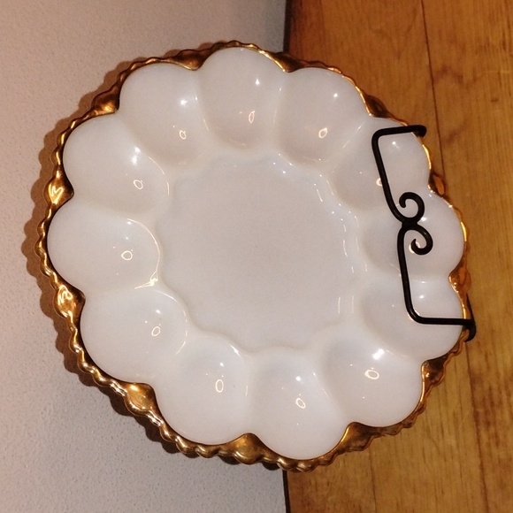 Vintage Hazel Atlas Egg PlateMilk Glass W/Gold Gilded Edge Beautiful - Picture 2 of 4
